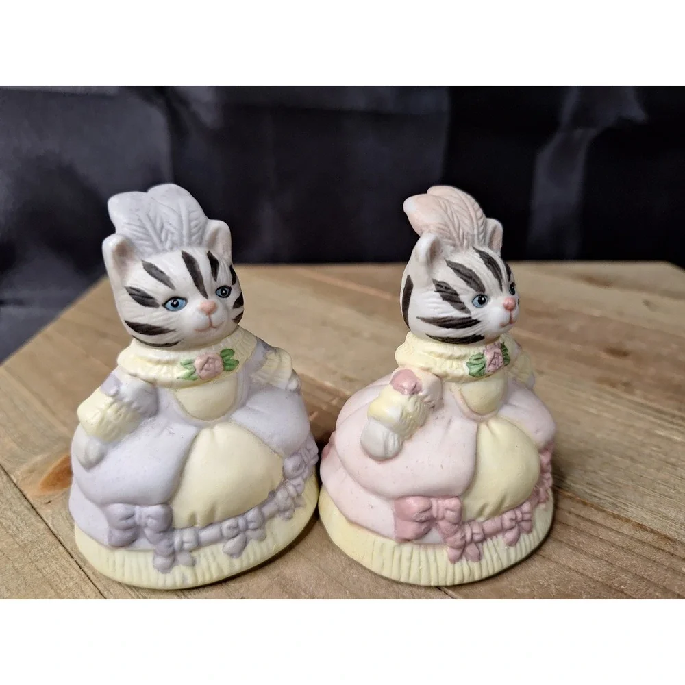 Vintage Kitty Cucumber Cinderella Stepsisters Cat Salt and Pepper Shakers